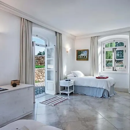 Guerreiros Vermelhos Villa Sleeps 19 With Pool Air Con And Wifi